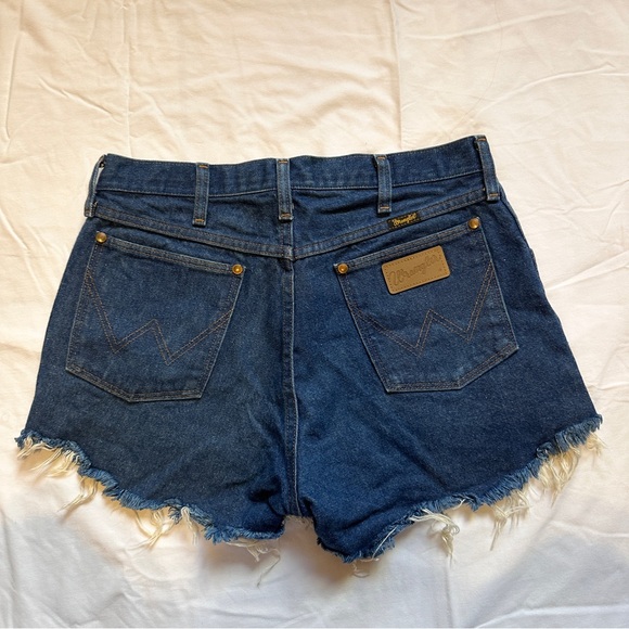 Wrangler shorty booty jean shorts - Picture 2 of 4